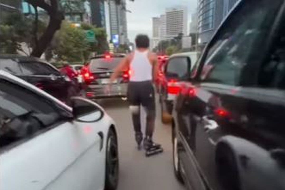 Aksi Ngebut di Aspal: Pesepatu Roda Bikin Geger Sudirman!
