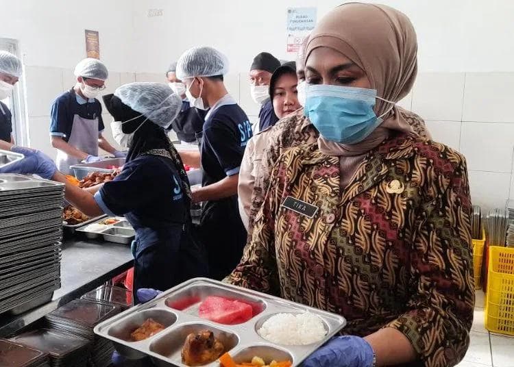 Ilustrasi artikel: Supplier Bahan Makan Bergizi Gratis di Kendal Labrak Dapur MBG Yang Nunggak Hingga 4 Bulan