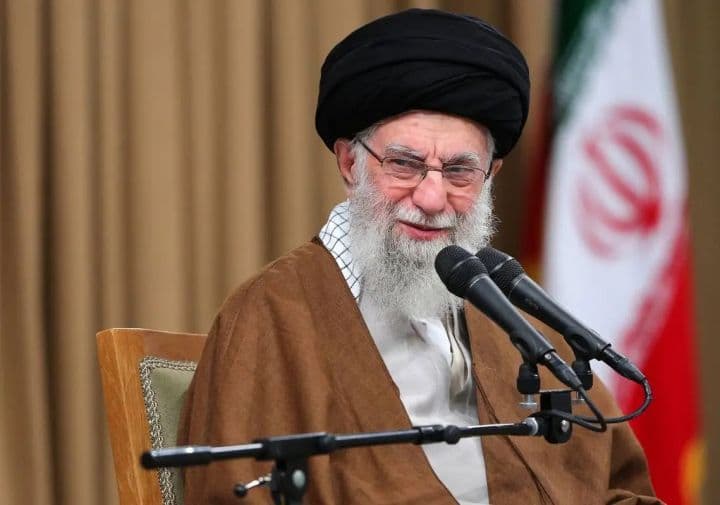 Ilustrasi artikel: Gertak Trump, Pemimpin Iran Khamenei Ancam Tenggelamkan Kapal Induk AS