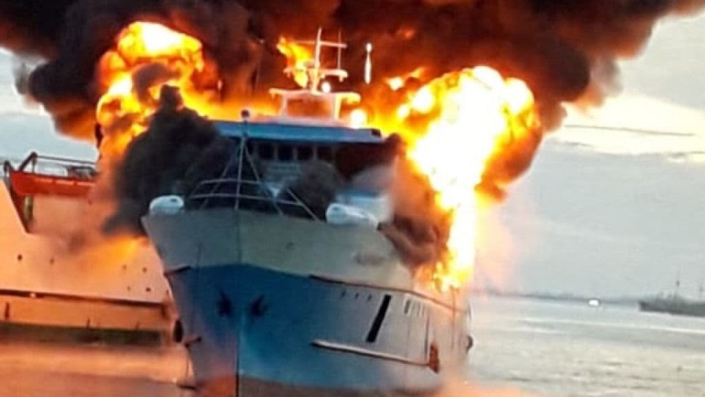 Ilustrasi artikel: Kapal Nelayan Meledak di Pelabuhan Paotere Makassar