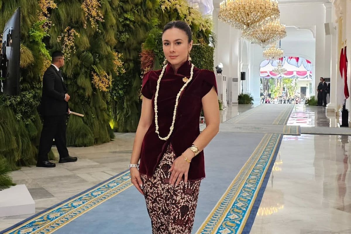 Ilustrasi artikel: Wulan Guritno Curi Perhatian dengan Kebaya Merah di Istana Merdeka