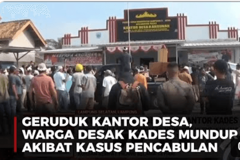 Ilustrasi artikel: Beramai - ramai Warga Geruduk Kantor Desa Gegara Kades Berbuat Cabul