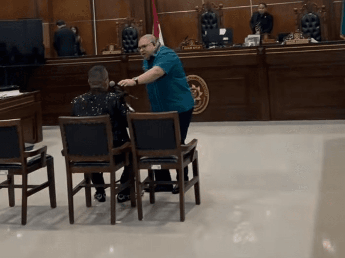 Ilustrasi artikel: Ricuh di Persidangan! Razman Naik Meja Saat Debat Panas Lawan Tim Hotman