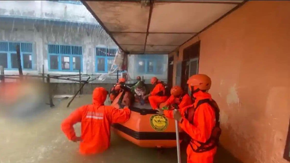 Ilustrasi artikel: SAR Temukan 8 Korban Meninggal Korban Banjir di Sibolga, 21 Masih Hilang
