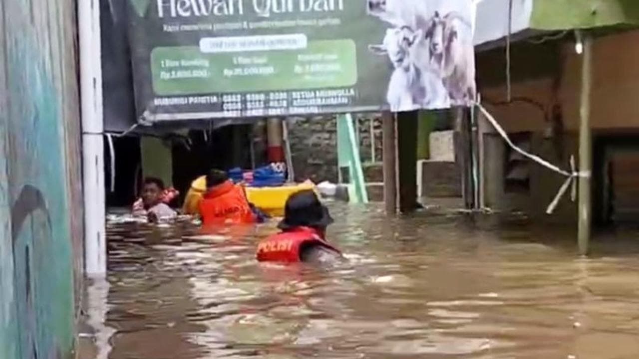 Ilustrasi artikel: Kebon Pala Jaktim Banjir Lagi: Ketinggian Air Nyaris Dua Meter, Warga Mulai Mengungsi
