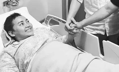 Ilustrasi artikel: Tawa Terhenti, Canda Tak Kembali: Selamat Jalan Mpok Alpa