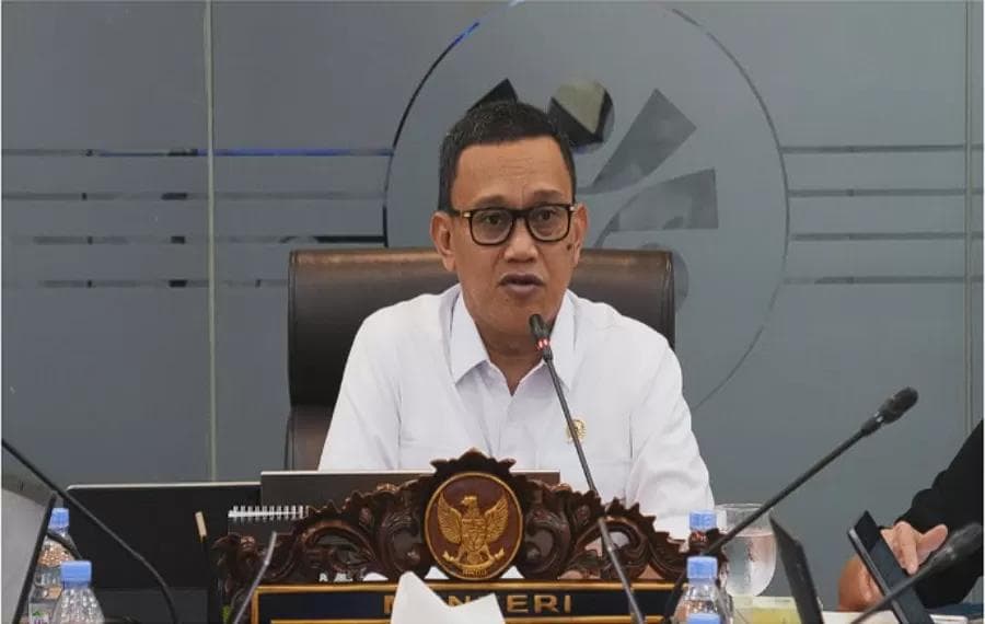 Ilustrasi artikel: menteri perlindungan pekerja migran indonesia menyuruh masyarakat kerja ke luar negeri