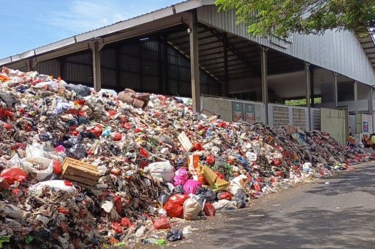 Ilustrasi artikel: Sampah Menumpuk di TPS Rawa Bebek imbas Operasional Bantargebang Belum Normal