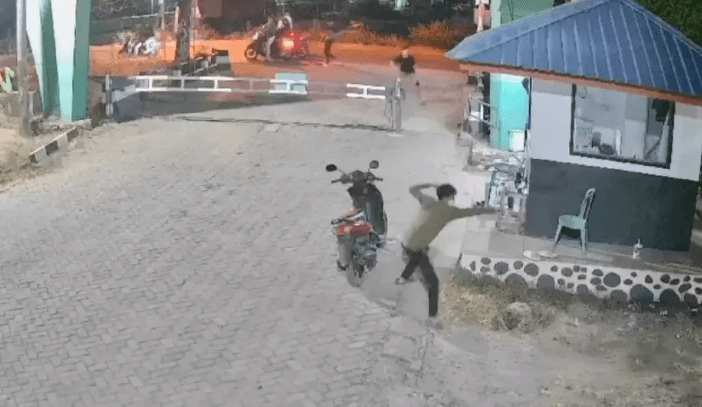 Ilustrasi artikel: Geng Motor Serang Kompleks Perumahan dengan Busur Panah