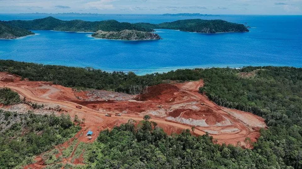 Ilustrasi artikel: keindahan kepulauan raja ampat terancam hilang