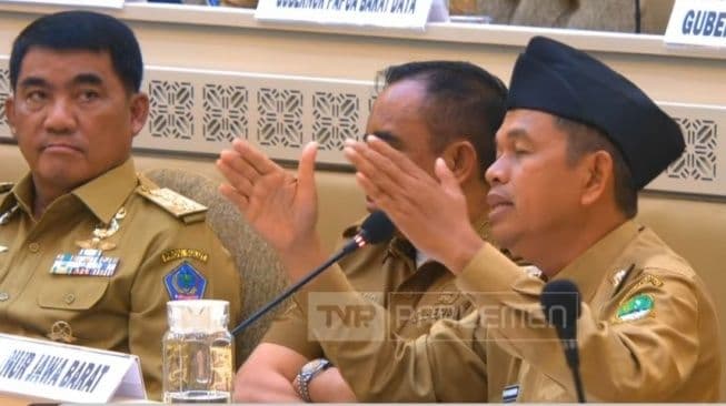 Ilustrasi artikel: dedi mulyadi di juluki gubernur konten