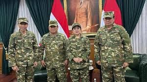Ilustrasi artikel: prabowo bersama sby dan jokowi di retret akmil magelang