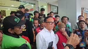Ilustrasi artikel: driver ojol dapat thr cuma 50ribu